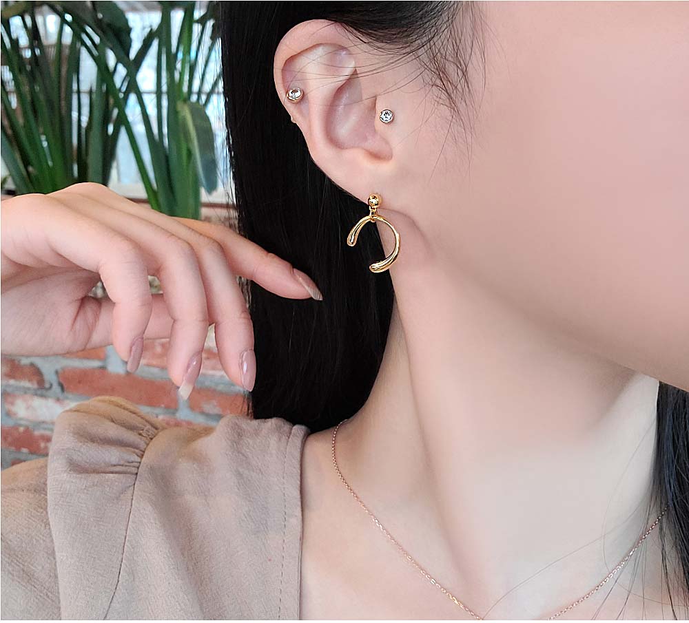 Horseshoe earring balls store