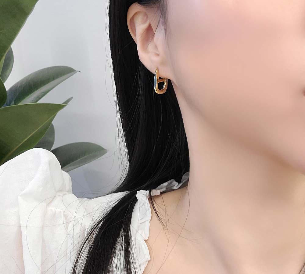 925 Silver Herite One Touch Earring (celebrity style) wearing Shin Min-a