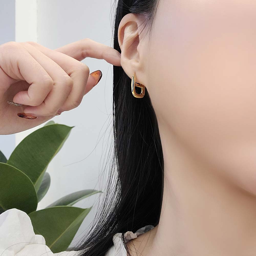 925 Silver Herite One Touch Earring (celebrity style) wearing Shin Min-a