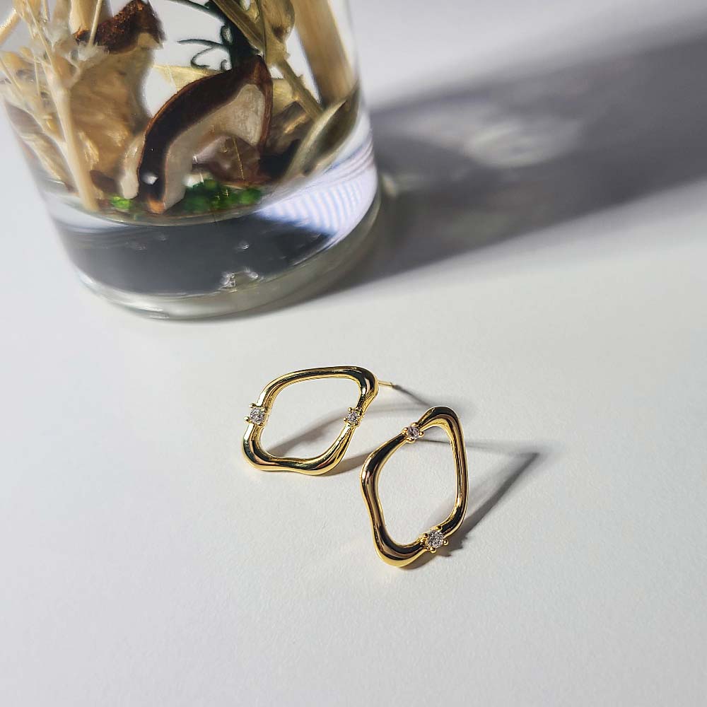 925 silver cubic rhombus earring (celebrity style) wearing IU
