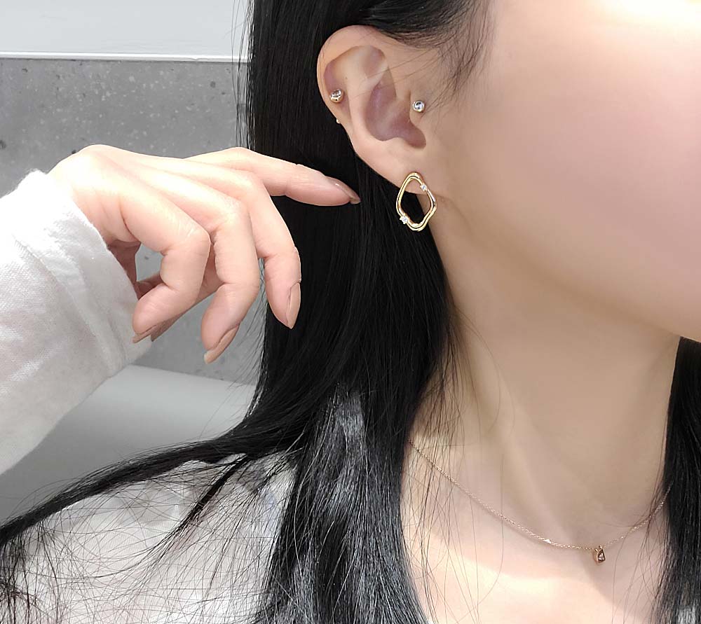 925 silver cubic rhombus earring (celebrity style) wearing IU