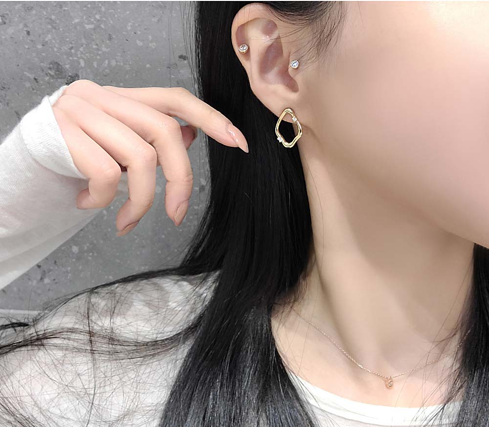 925 silver cubic rhombus earring (celebrity style) wearing IU