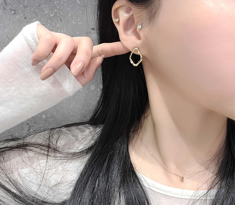 925 silver cubic rhombus earring (celebrity style) wearing IU